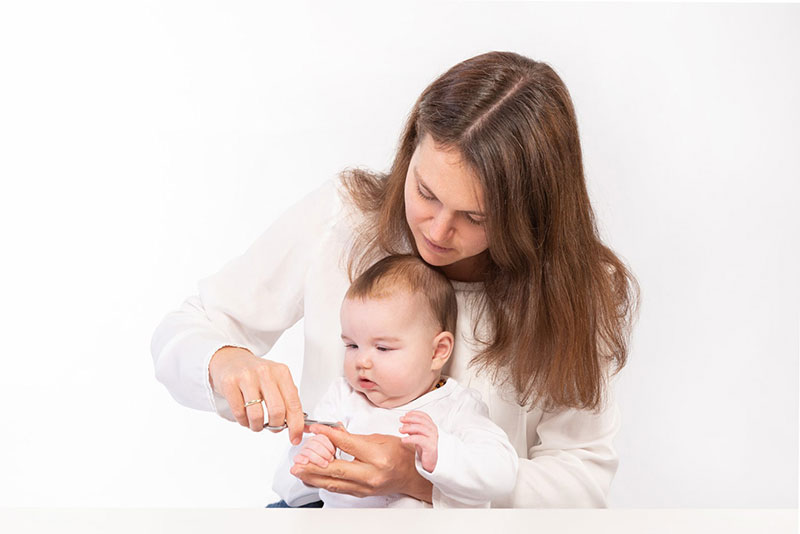Canal Scheren Babyschere gebogen rostfrei inkl. Bärchen-Etui