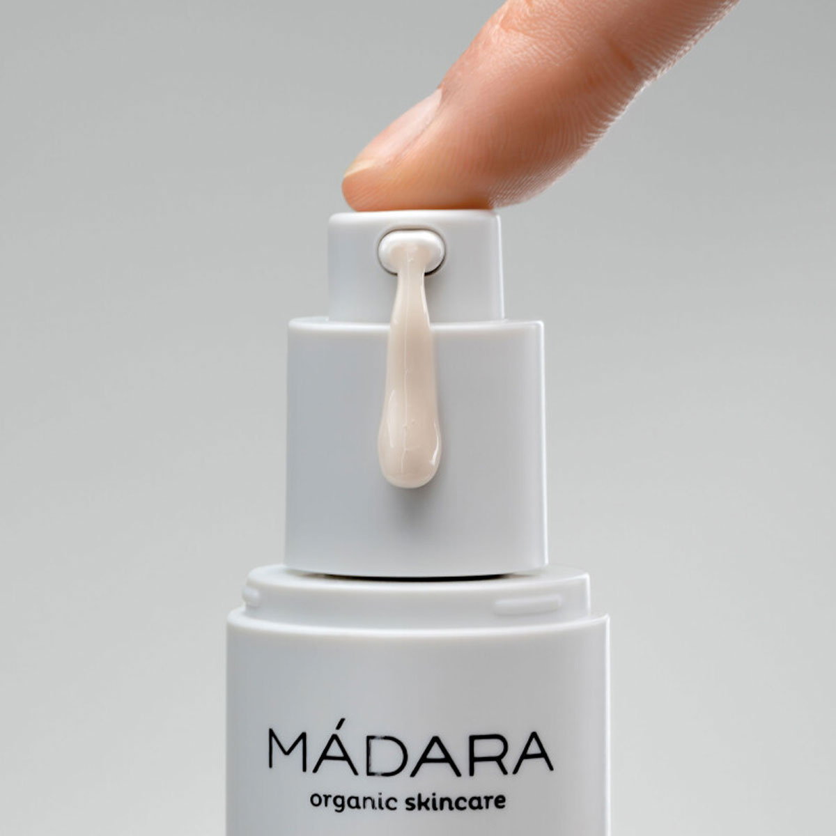 Mádara Botanic Niacinamide Alternative 5-in-1 Serum