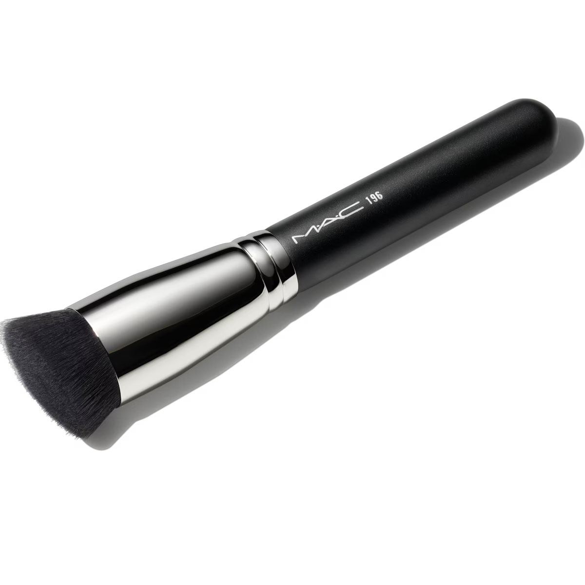 MAC Professional Brush 196 Slanted Flat Top Foundation Brush