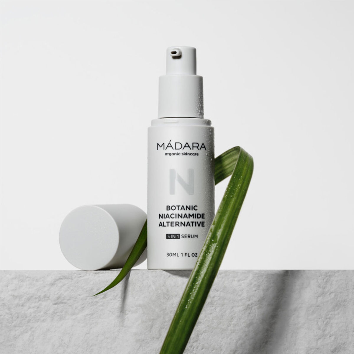 Mádara Botanic Niacinamide Alternative 5-in-1 Serum